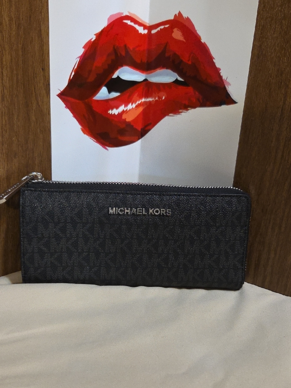 MICHAEL KORS Black Logo Zip Wallet NWOT